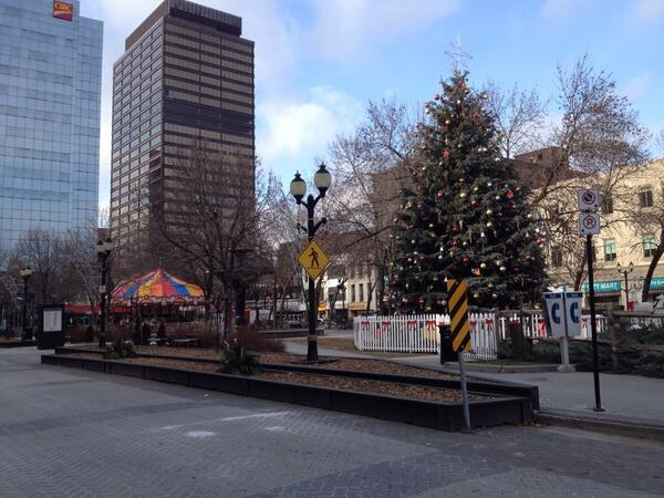 WalkBug's tweet image. Couldn't fit in the previous tweet but just wanted to share how great Gore Park looks today! @cityofhamilton #HamOnt