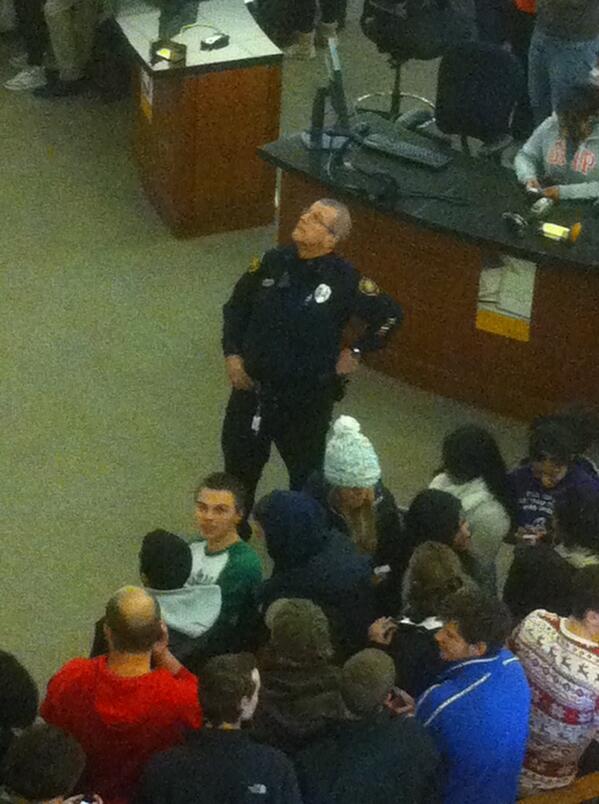 OnlyAtMU's tweet image. RT: It's ok everyone. DPS will keep us safe #raynorrave #OnlyAtMU  @alicejohnson123