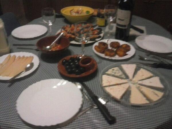 Paubrm's tweet photo. Cenita buena q nos hemos marcado! #LaFamilia http://t.co/9NQwMFJl8w