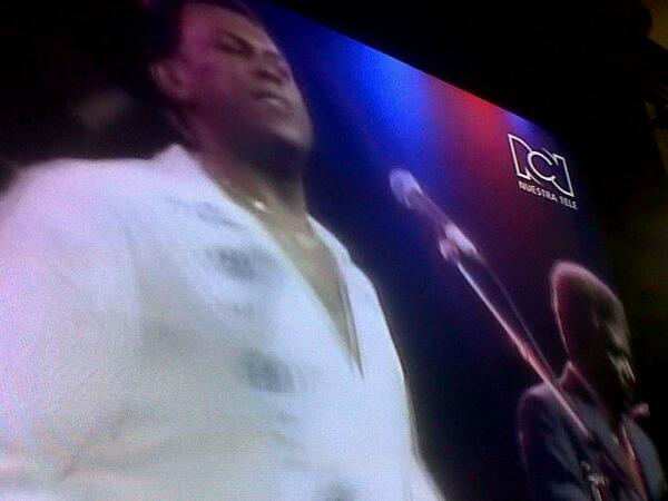 Brown_gustavo's tweet photo. #relax en casa viendo al maestro Alvaro Jose #joearroyo #QDEP GRANDE!! http://t.co/bMtmMlKfPc