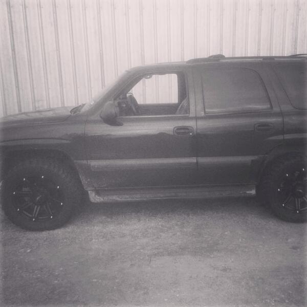 MatthewFrazier9's tweet photo. New rims on the hoe!!! http://t.co/FVygmUAefp