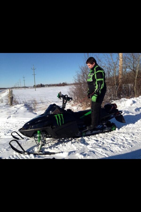 GraderAnderson's tweet photo. Me rippin it on my arctic cat #futuresledneck http://t.co/hMfkNuwshl