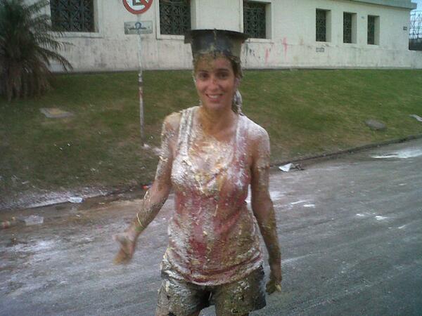 Felicitaciones abogada <a href="/popicolombres/">Popi Colombres</a>!!! Sos lo mas!!!! Te quiero amiga!!!