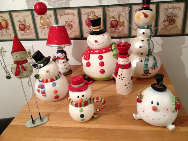 theatreteachdz's tweet image. People and . . . snowmen come in all shapes and sizes! #snowmancollection