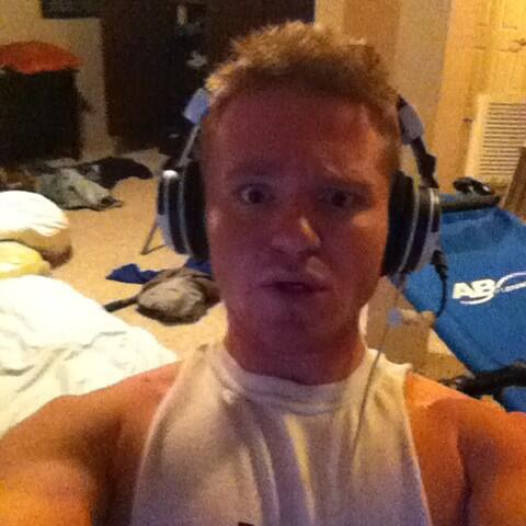OMGMooky's tweet photo. Gaming makes me big.. http://t.co/jEbbmBt5JV