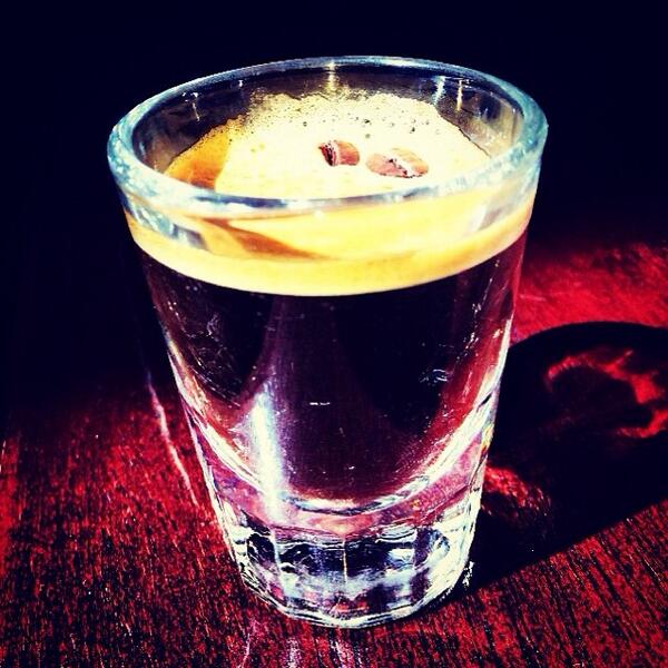 TimeOutMexico's tweet photo. Nuestro favorito del Bourbon Alley de @wallace_wb: "Black Rush", ¡RT para  que se quede un mes! #bourbonizar http://t.co/VRHWufSEC1