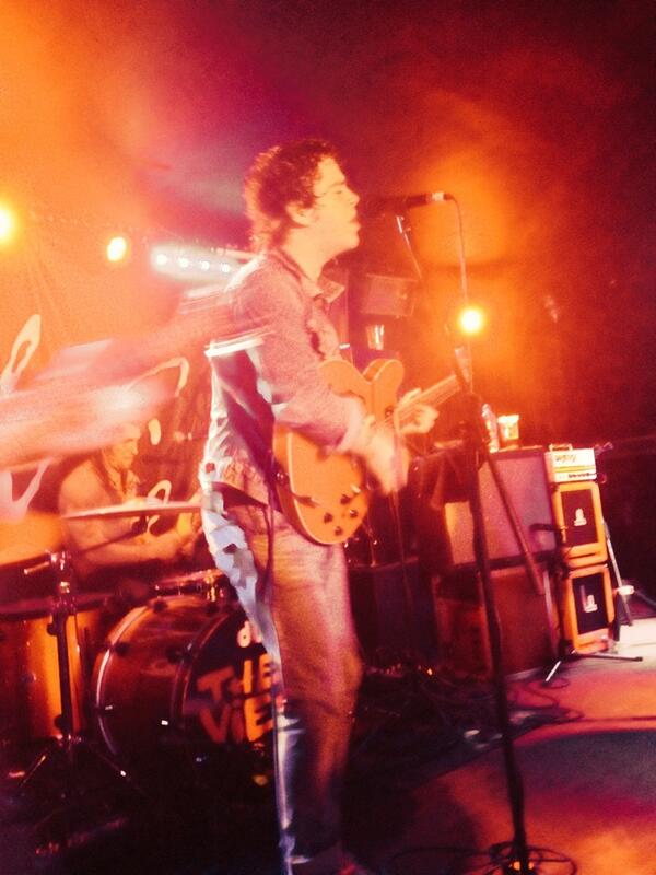 olive____'s tweet image. Best gig ever ever ever #killkyle #theviewareonfire soooo close!