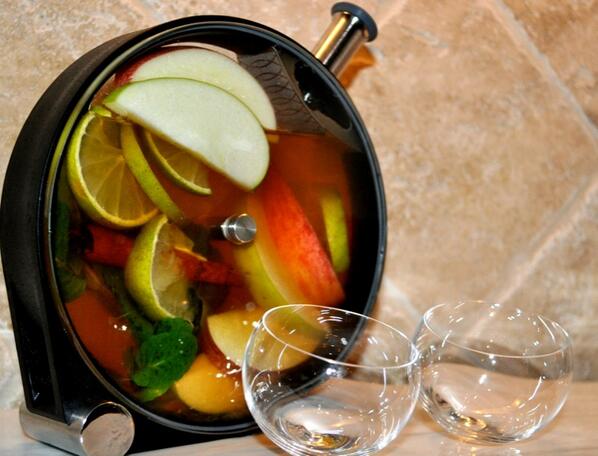 AviatorsDen's tweet photo. Tonight in the den, using the Porthole from to make a fall Apple Mojito, the flavors will build all night! http://t.co/9thWqJ8vCg
