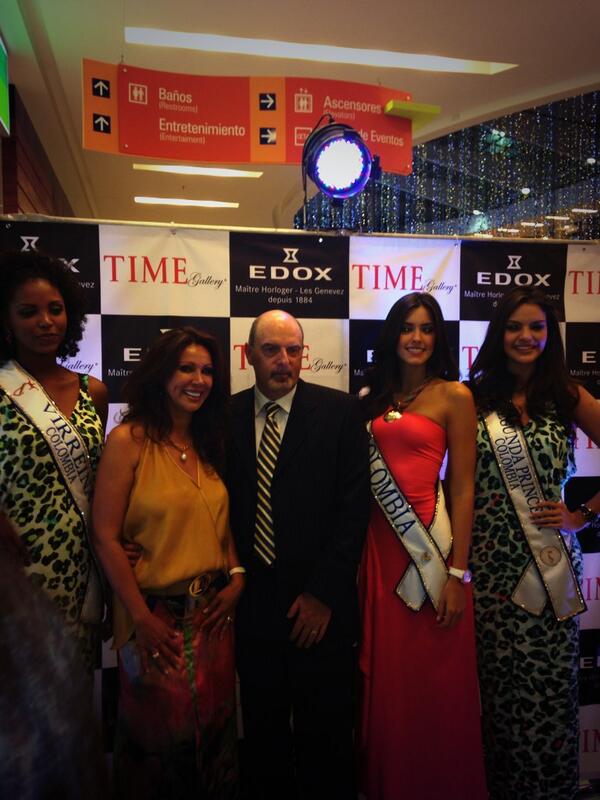 JulsV_M's tweet photo. Reinas en la apertura oficial de #Timegallery en @El_Tesoro #fashionblogger #lifestyle #watch http://t.co/4WFpnqFffn