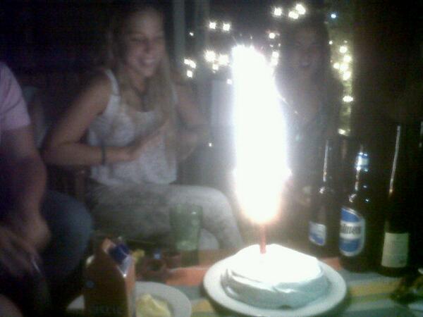 belubellesi's tweet photo. Feeeeeliz cumpleaaanos sungui queridaaaa♥ @agusun_91 http://t.co/oGTOHMhczQ