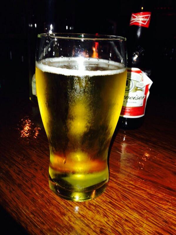 rchichoa's tweet photo. Gracias Shamrock por la cerveza al campeón ! http://t.co/eKyA83apVz