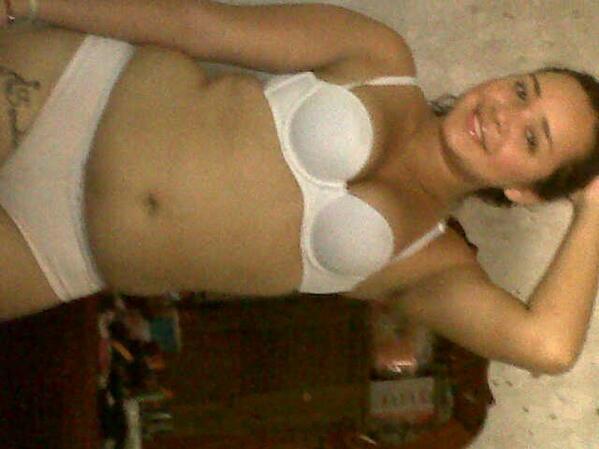 boletakillafull's tweet photo. Esta colla linda Osorio su face es lindithaap osoriio cuantos RT http://t.co/GS8MqRNlWq