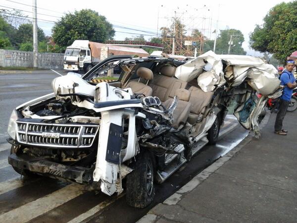DXAB1296's tweet photo. SUV NABANGGA SA BRGY. DUMOY, BETTER VILLAGE, 2AM, DEC 13. PATAY DRIVER GI-ILA SI DOMINIC MAGABILEN. http://t.co/SAi1qSLJPY