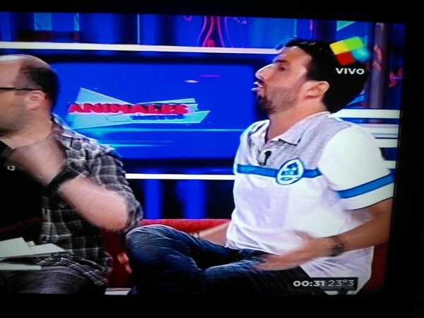 ElVerondelTW's tweet photo. GALAN , INTELIGENTE , TALENTOSO , ADINERADO . EL TIPO PERFECTO http://t.co/Deb14ByR2l