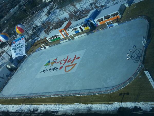 성남시청 야외스케이트장
개장 박두~~~
언제냐면? 12.14.11:00
입장료는? 무료(당일만)
그 후에는 천원(스케이트,안전모 포함), 다양한 이벤트행사..ㅎㅎ 많이들 오셔서 즐거운 추억 만들어 보세요.^^