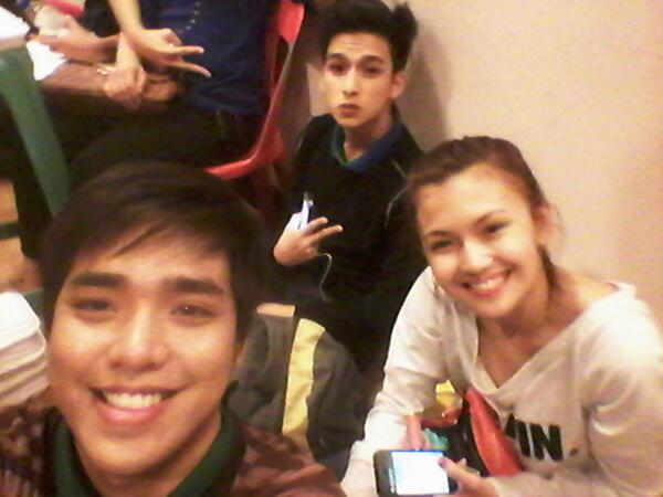 MackyAlca's tweet photo. In between breaks.. :') with @iamkarenreyes17 and @kylevergara :') http://t.co/oqkscTRGS0