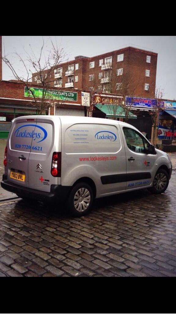 Ultra_Stop's tweet photo. Van sign written this morning http://t.co/qnSkyb8QZ8