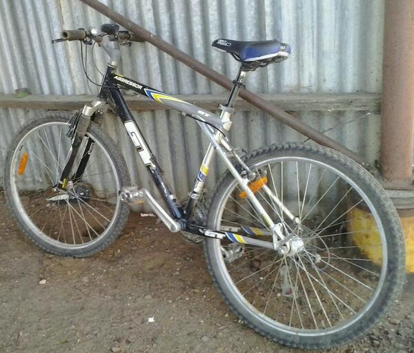 FionaLakeAus's tweet image. RT @oscarthefarmer: Move tractor, why not cycle between sheds? Maybe because incredibly unfit. #getambulance #orabeer