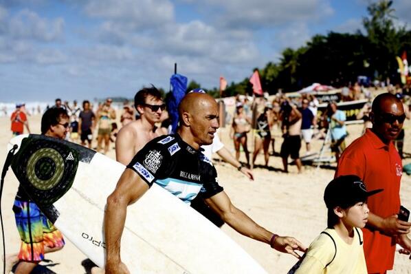QUIKSILVER_JPN's tweet photo. 負けられないケリーとミック。「週末にビッグスゥエルが到達予想、 パイプマスターズファイナルデイとなるか?」パイプマスターズの写真も満載です。
http://t.co/rXUBXWhoQC #OnlyKellyCan http://t.co/6OX5k53Od8