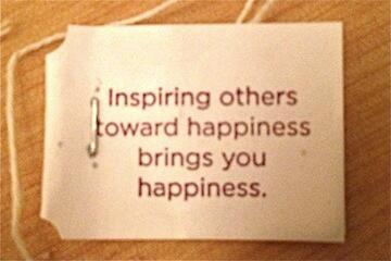 "Inspiring others toward happiness brings you happiness." 
~ love this wisdom from my yogi tea bag :)