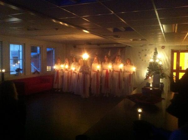 Orebro_S_P's tweet photo. Finsång från Karl-Johans skola. http://t.co/OG0KBUFW0e