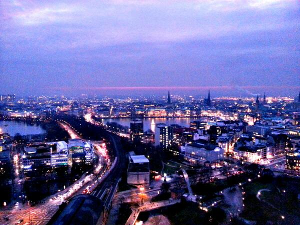 mjrmerln's tweet photo. mit dem Samsung Gs3 gerade geschossen#Blauestunde#Hamburg#Fotografie http://t.co/LmwhuUk2vK