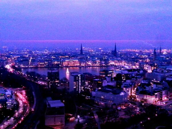 mjrmerln's tweet photo. @BILD_Hamburg @radissonblu_hh Die schönste Stadt der Welt von ganz oben.Enjoy it http://t.co/06O2iZGest