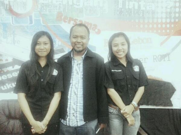 Ini loh mbak-mbak MC <a href="/karizkakaa/">Rizka W</a> <a href="/weningmint/">wening lumintu</a> pas workshop sama bang <a href="/boimlebon17/">Boim Lebon</a> :))