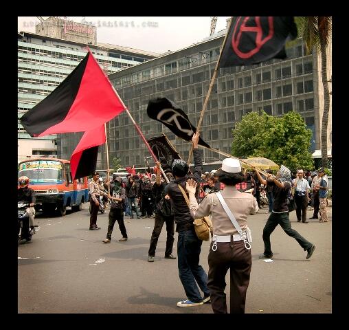 keosanarki's tweet photo. BERTINDAK BEBAS! http://t.co/IP3FfPpDU7