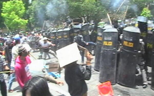 keosanarki's tweet photo. SERANG BALIK! http://t.co/oLEGBYBfIk