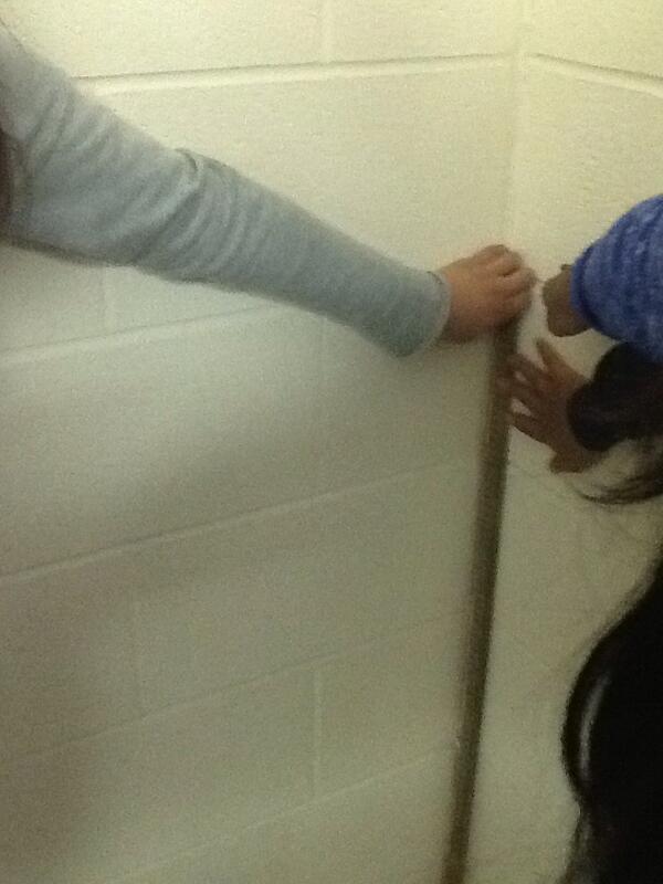 HazelMcCallionS's tweet image. Measuring the height of the classroom for #FridayTwitterChallenge. #math #estimationtool