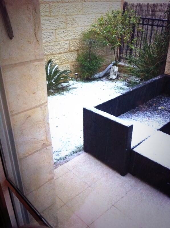 SocialZigi's tweet image. Snow in #modiin #israel! Little kids going what's that? #socool #socute