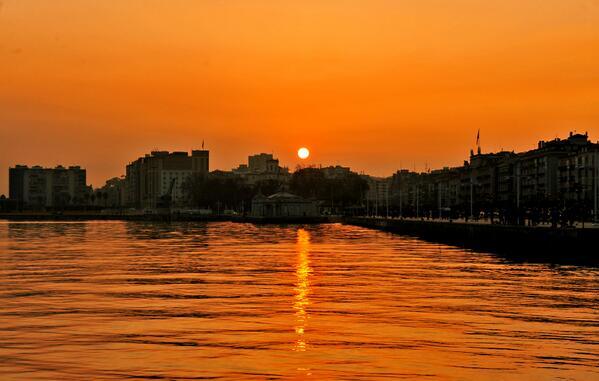_Paisajes_'s tweet photo. Amanecer en Santander, España. http://t.co/NOYCj0gET2