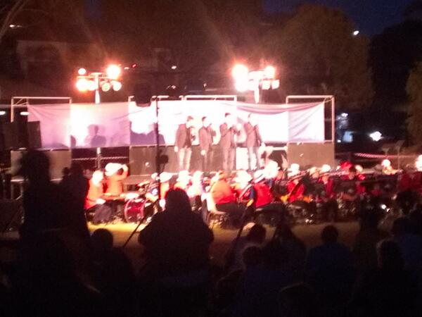 GingeTaylor's tweet image. At an Aussie Christmas carols service #stage25 #fishbowlboys in pagans park #community @marioncoast