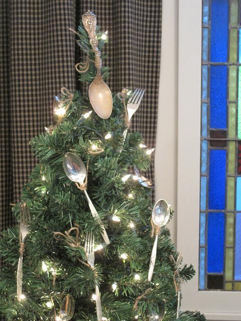 ¿Qué te parece si decoramos el árbol de #Navidad de esta forma tan original? A nosotros nos encanta! #DIY #Decoracion