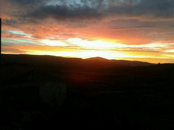 Alvaropmg's tweet photo. @tiempo_rtvcyl  amanecer las navas del marques http://t.co/ChCYk3PTiV