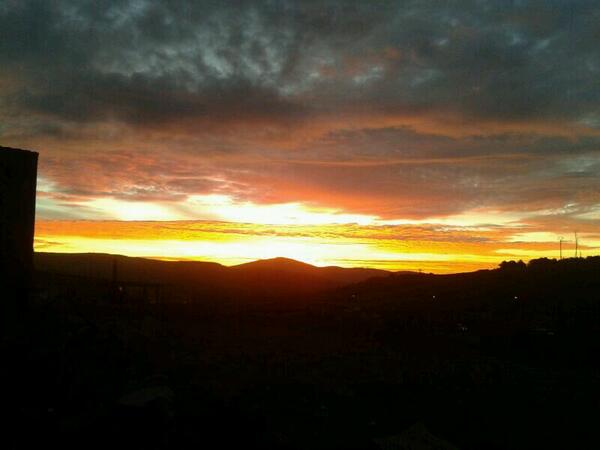 Alvaropmg's tweet photo. @tiempo_rtvcyl  amanecer las navas del marques http://t.co/miNxTU3A2t