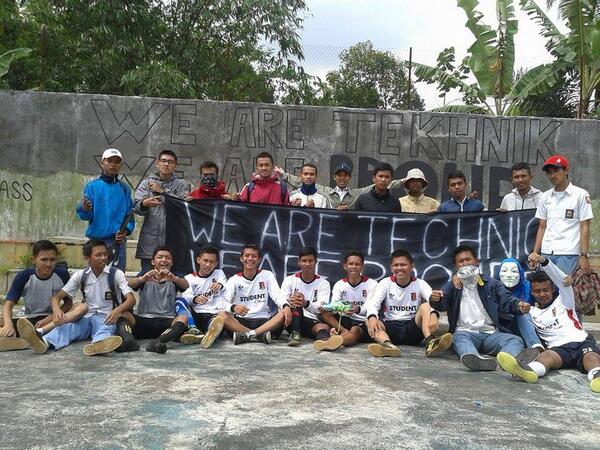 smkn2ciamis's tweet image. Nice pict :) "@Idoel21: @smkn2ciamis
#studentclass
#machineone
Uploaded via tweetdiary.me http://t.co/RmqMPR3UP1"