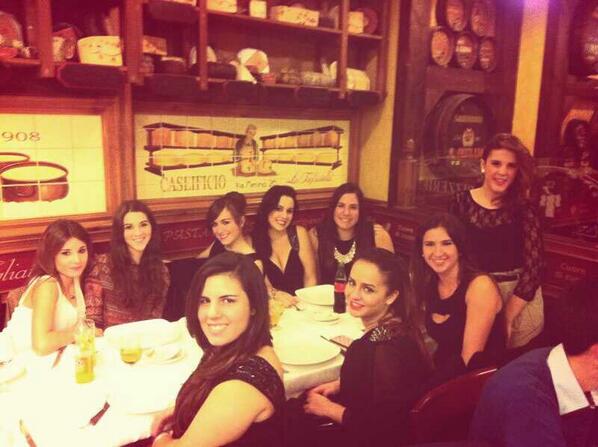 green_eyedd's tweet photo. Con las podologas guapas :) @ineslm_ @mcorreder @belen95am @Marthaa89 @GemaaMata @NoraMerchan http://t.co/ssg2dDRJbX