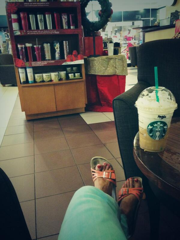 angebew's tweet photo. Waiting for the mister to finish shopping http://t.co/n1tbnWprYM