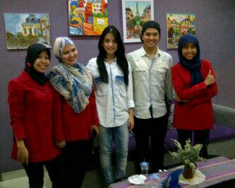 PalapaDentists's tweet photo. Terima kasih atas kunjungan periksa gigi @chelseaolivia92 dan @glennalinskie .. :) :) #palapadentists http://t.co/Su7pwIvsYv