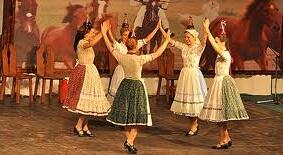 PrivateTourHUN's tweet photo. Taste traditional Hungarian gastronomy and enjoy a thrilling performance of folk culture! http://t.co/FM9b7hJmLO http://t.co/uX7L7yvBw2