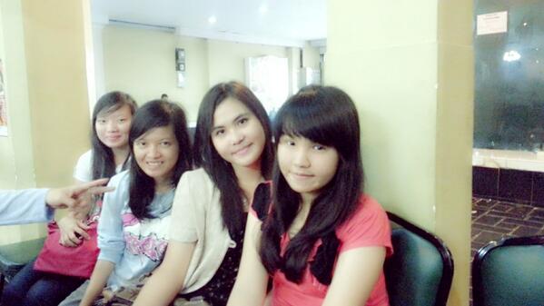PC_CBD's tweet photo. Nah ini ada si ciwik-ciwik cantik @ThantiiTan @liona_lorensia Lena, dan Yeni ♥♥ http://t.co/hGt9Ah7MjF