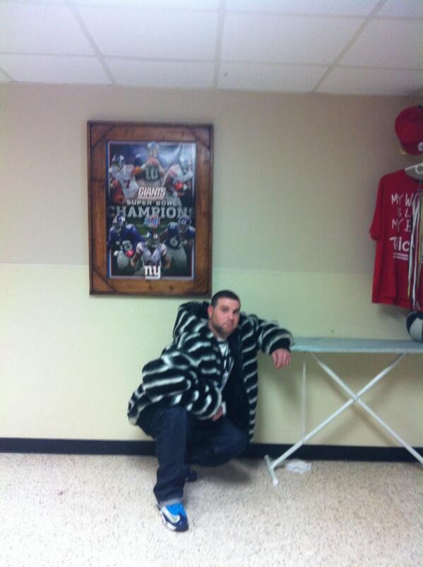 imgrindhard's tweet photo. Chilln n the chin chiller http://t.co/YnhoSzthVG