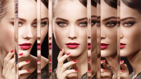 Def_Style's tweet image. It’s Chanel’s Christmas Makeup Collection! #defstylecollection #exqusite #luxury #fashion #design