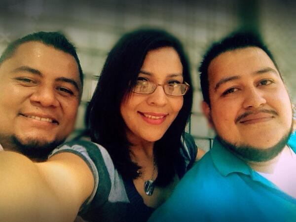 monroyjimmy's tweet image. #ObamaStyle xD @Beiioso @MaritoKunGZ necesitamos un lente más "amplio" xD