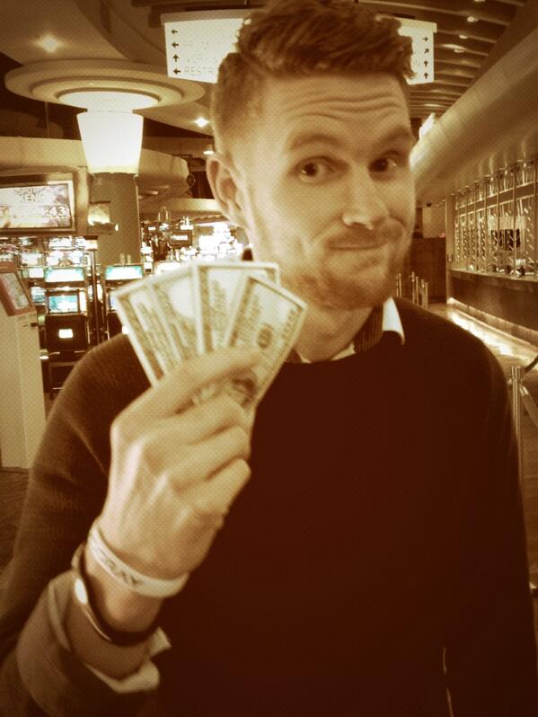 Iwendtster's tweet photo. It's safe to say last night was a good night. #StartedWith20 #20MinsLater #Huneds #100DollaBillReal π΅ http://t.co/WGobTuHfWm