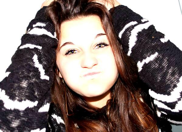 Charleeneeeee's tweet photo. coucou,avc mn bb j'aime croo les mercredi avec elleeeeeeeeeeeee♥ @Julie_Queesada http://t.co/VDuCOC9hjB