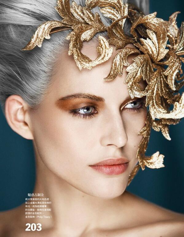 "Makeup Of The Day"Beautiful X'Mas #makeup for <a href="/VogueTaiwan/">Vogue Taiwan [NEWS]</a> by @deannamakeup #metallicinspiration #beauty #fashion