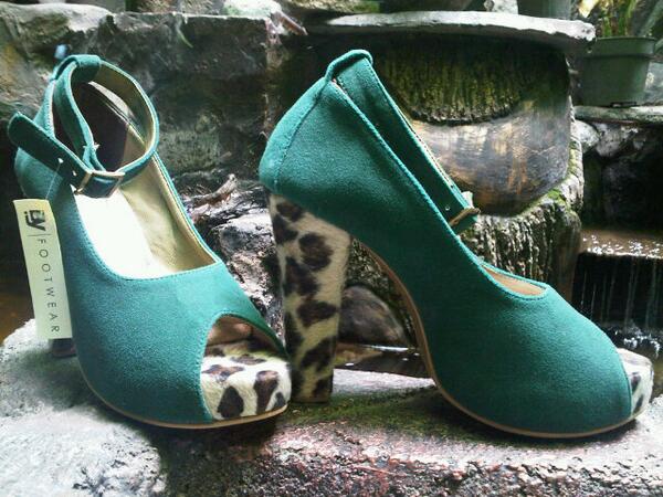«- ready &amp; sale !! elegant green &amp; leopard heels 12cm size 39 Rp225.000 ajaaa .. Yukk sistaa keren buat kemana aja ☺